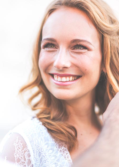 wedding-photographer-bride-portret Romantic shoots in natural settings such as fields, forests, on jetties over lakes, or at sunset.